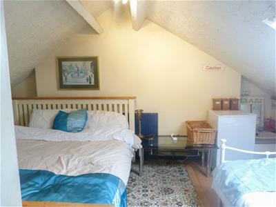 BEDROOM 7